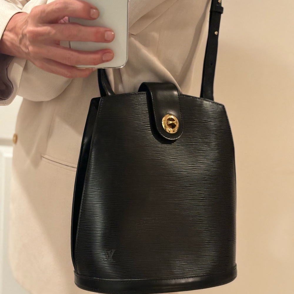 Louis Vuitton elegant black bucket bag - Picture 1 of 16